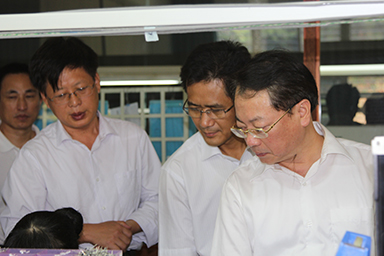 福建省紀(jì)委副書記、監(jiān)察廳廳長(zhǎng)陳善光一行視察虹潤(rùn)公司