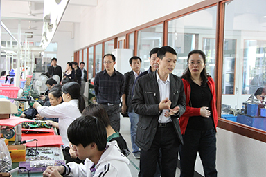 福建省委統(tǒng)戰(zhàn)部副部長、省工商聯(lián)黨組書記王玲視察虹潤公司